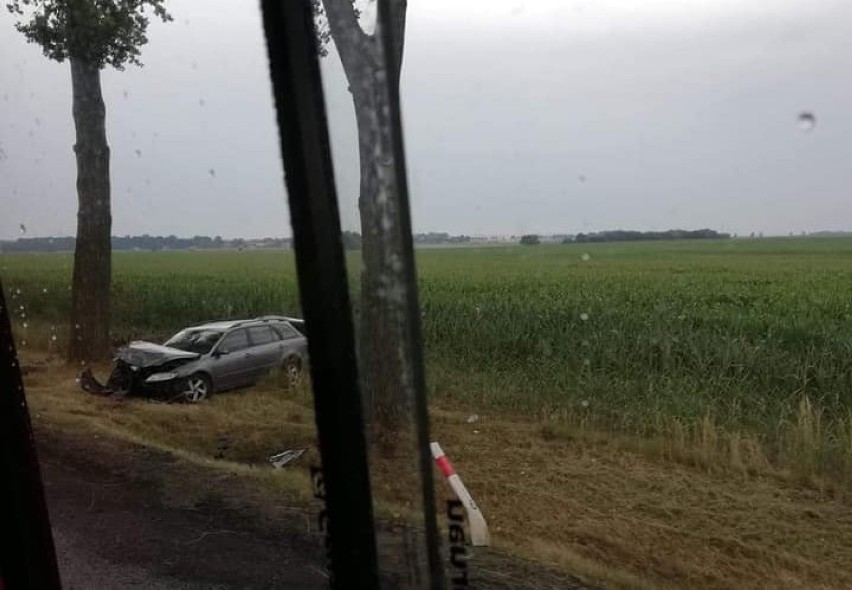 Wypadek na trasie Wrocław – Kąty Wrocławskie. Lądował helikopter LPR [ZDJĘCIA]
