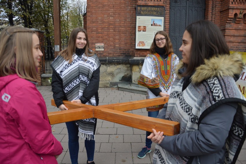 Tarnów. Ulicami miasta przeszedł misyjny marsz [ZDJĘCIA]