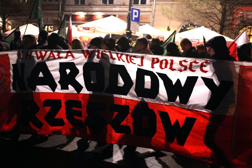 Ulicami Krakowa przeszedł Marsz Pamięci [ZDJĘCIA]