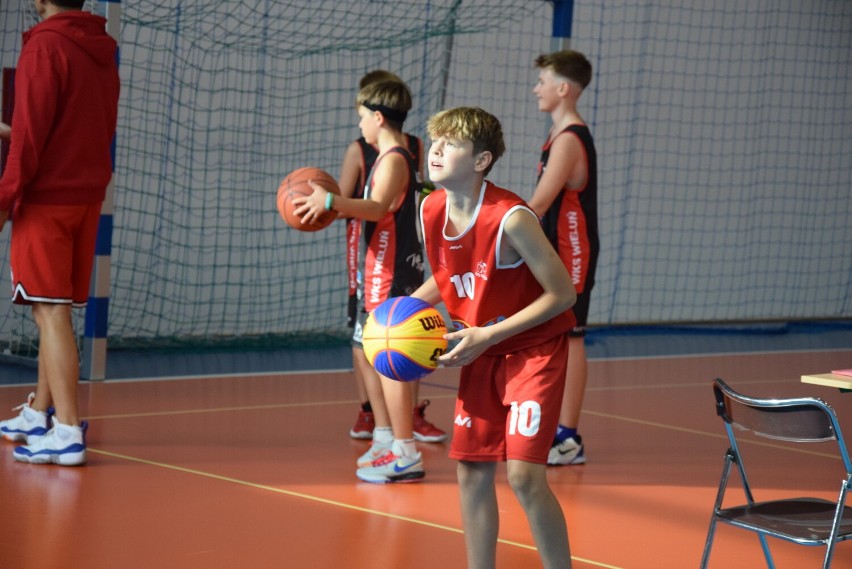 Turniej koszykówki w Wieluniu. W rywalizacji udział wzięło 60 uczniów szkół podstawowych