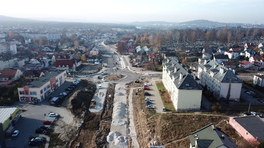 Ulica Wapiennikowa w Kielcach buduje się wyjątkowo szybko. Pod koniec 2018 roku może być przejezdna [WIDEO Z DRONA]