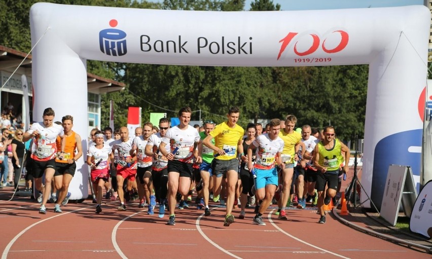 Kilkaset osób stanęło na starcie 5. PKO Biegu Charytatywnego...