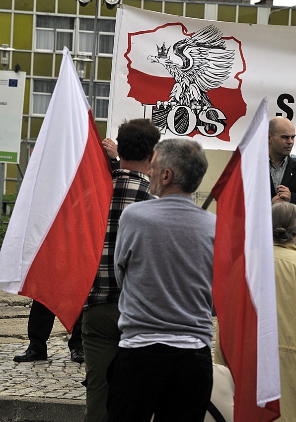 Manifestacja w Gdańsku: Liga Obrony Suwerenności manifestowała na Placu Solidarności [ZDJĘCIA]