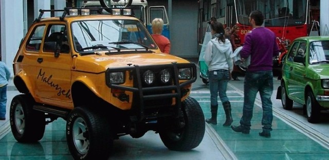 Fiat 126p wersja z silnikiem i zawiszeniem Suzuki Samuraj. Powstał ok.  2009 r. Tak przynajmniej twierdzą w szczecińskim Muzeum Techniki i i Komunikacji Zajezdnia Sztuki, gdzie eksponat można oglądać.  Znawcy tematu cmokając na to cacko mówią z kolei, że auto powstało na bazie suzuki lj80.  Napęd 4x4, zasilany gazem, elektrycznie otwierane szyby. CIS