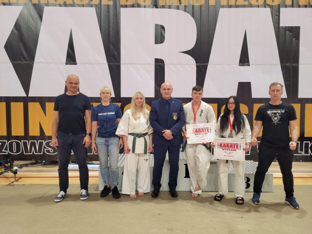 Z trzech zawodników, reprezentujących Sosnowiecki Klub Karate, dwoje zajęło miejsce na podium na turnieju w Łańcucie. Zobacz kolejne zdjęcia. Przesuwaj zdjęcia w prawo - naciśnij strzałkę lub przycisk NASTĘPNE