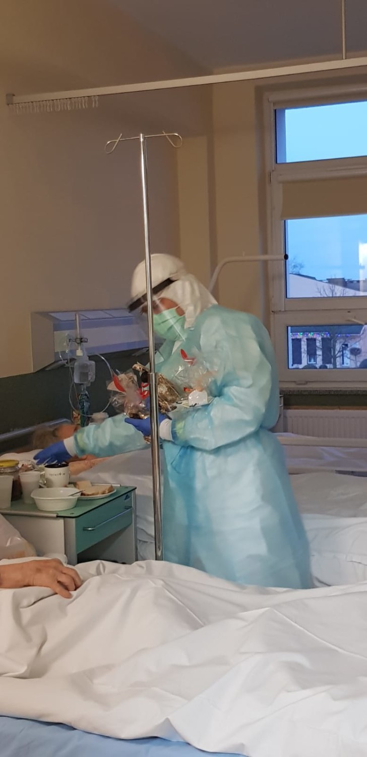 Pleszewskie Centrum Medyczne zadbało, by pacjenci zakażeni koronawirusem mieli kontakt z najbliższymi