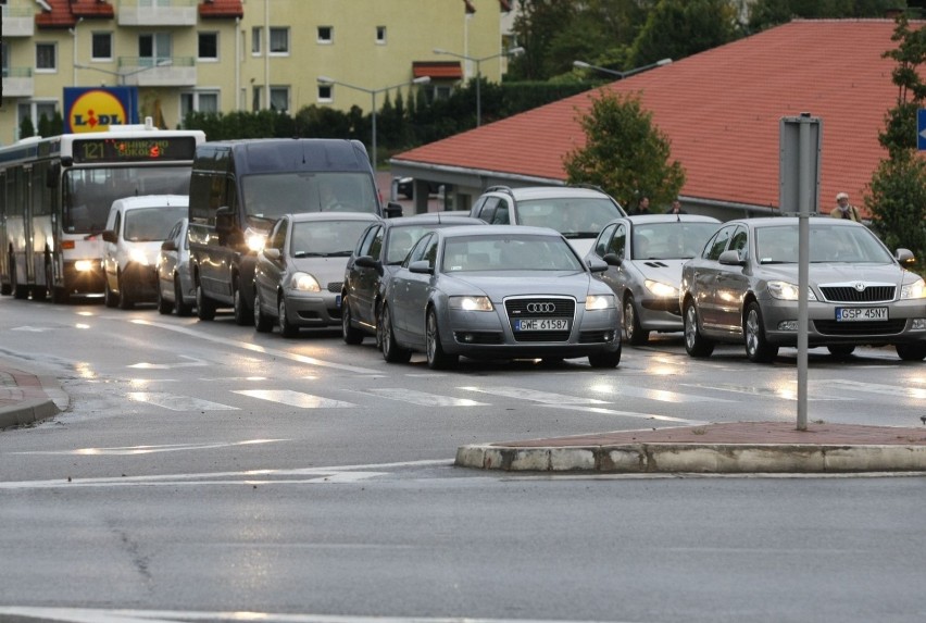 Buspas na ul. Małokackiej został przedłużony aż do skrzyżowania. Teraz ma prawie 1,5 kilometra długości