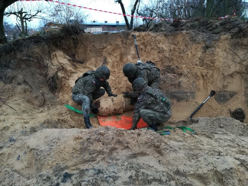 Bomba w Policach, ewakuacja i paraliż miasta. W akcji około 400 osób  [PODSUMOWANIE, ZDJĘCIA, WIDEO]