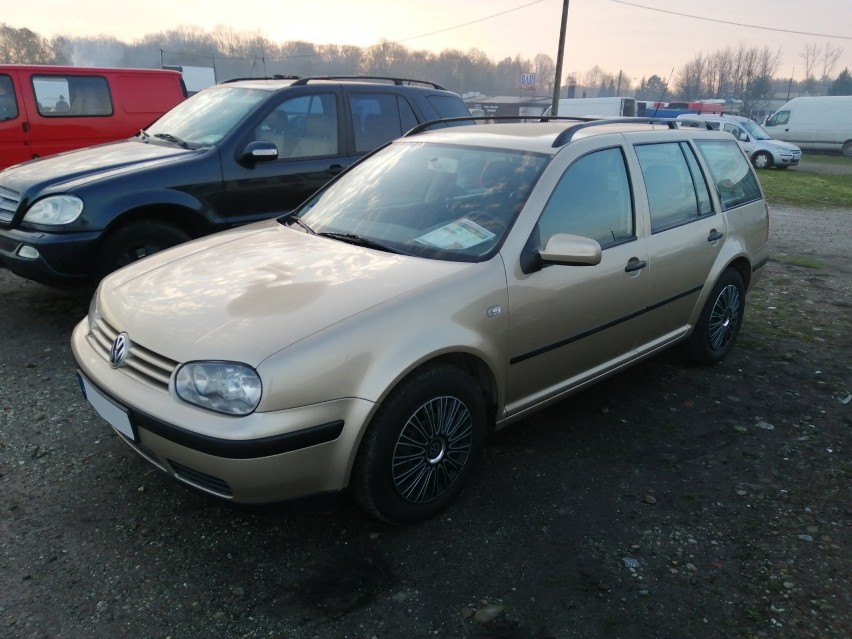 4. Volkswagen Golf. Silnik 1,9 diesel, rok produkcji 2001,...