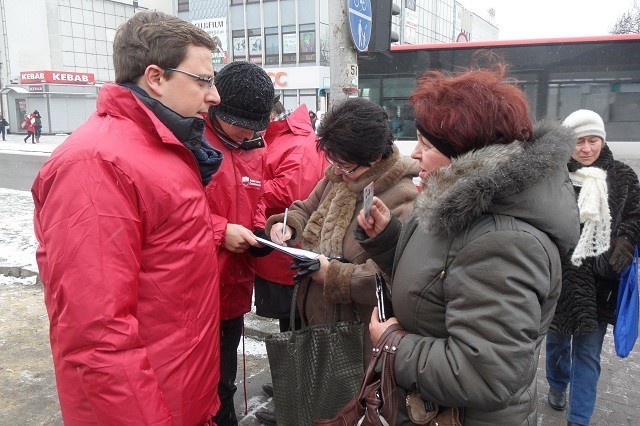 SLD zbiera podpisy w Częstochowie z wnioskiem o referendum w sprawie wieku emerytalnego