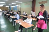 Egzamin gimnazjalny 2017 w Gimnazjum nr 2 we Włocławku [zdjęcia]