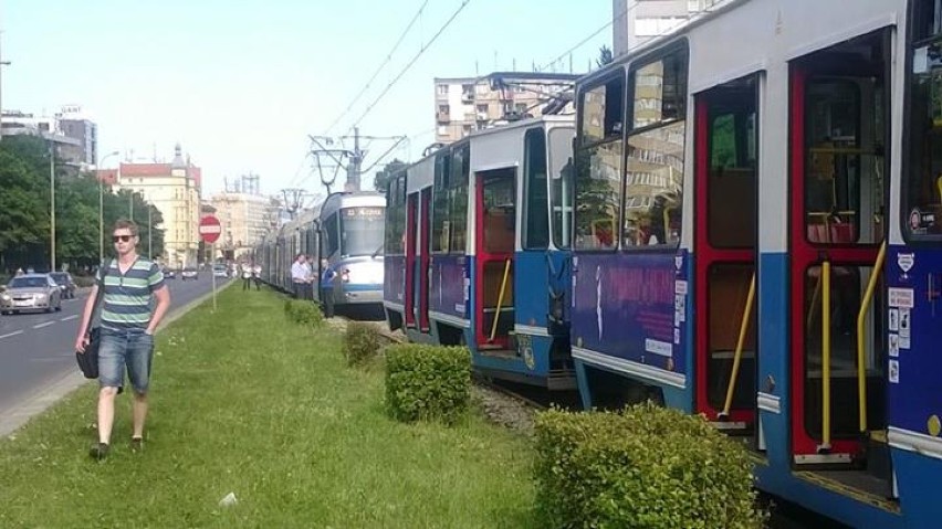 Awaria tramwaju na ul. Legnickiej [zdjęcia]