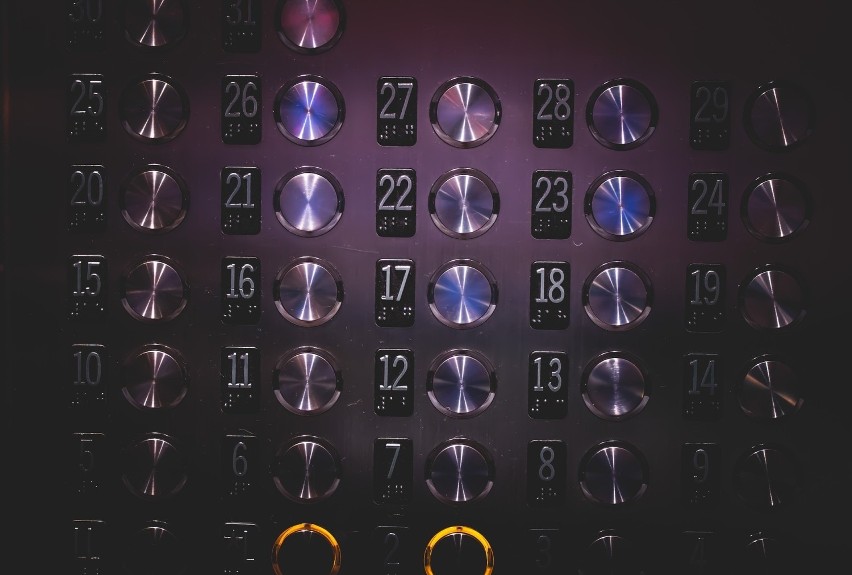 Przyciski w windzie