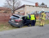 Śmiertelny wypadek w gminie Drużbice. Auto uderzyło w budynek, nie żyje mężczyzna
