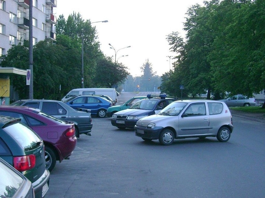 Auta na środku ulicy Łanowej stały mniej więcej od 1.30 do...