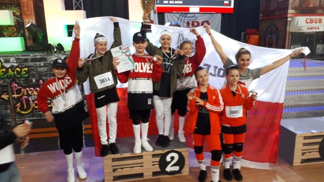 W drugim dniu mistrzostw Europy International Dance Organization w Rimini, bydgoscy tancerze powiększyli swój dorobek medalowy o kolejne trzy krążki, w tym dwa złote i jeden srebrny.