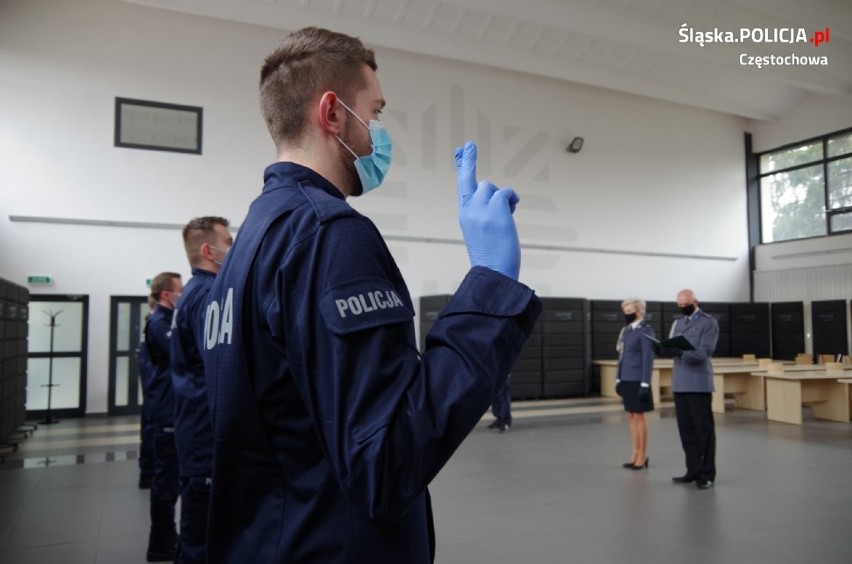 Ślubowanie policjantów w Komendzie Miejskiej Policji w...