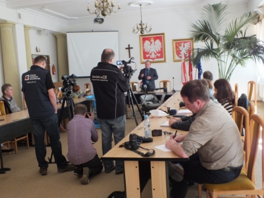 Konferencja prasowa burmistrza Pawła Wolickiego