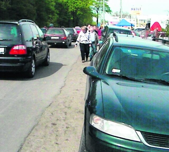 Na ul. Powstańców Warszawy najbardziej brakuje chodników