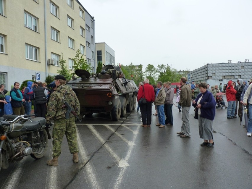 Zlot Pojazdów Militarnych Wapienniki 2012: Parada i pokaz w Radomsku [ZDJĘCIA+FILM]