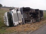 Wypadek na A2. Ciężarówka przewróciła się na bok