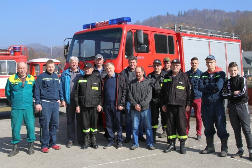Słopnice przekazały samochód ratowniczo – gaśniczy na Słowację 