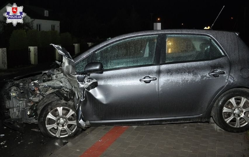Wypadek w Zamchu. Sprawcą pijany kierowca. Dwie osoby trafiły do szpitala (ZDJĘCIA) 