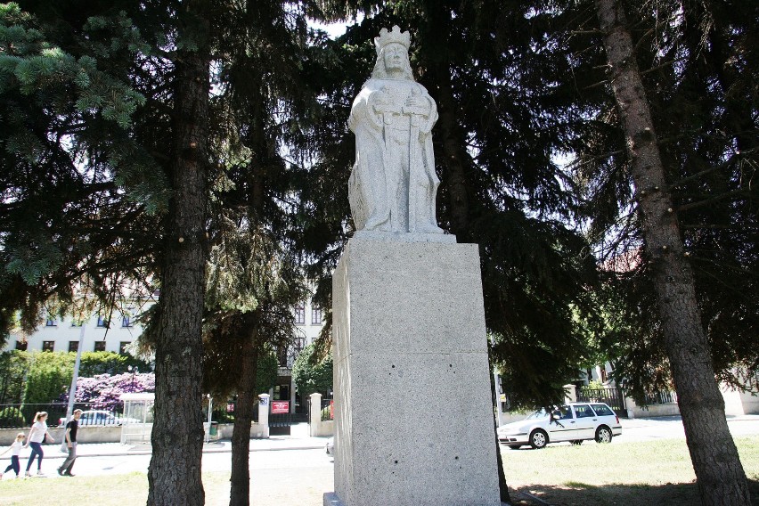Pomnik Jagiełły w Legnicy czeka na nowe otoczenie