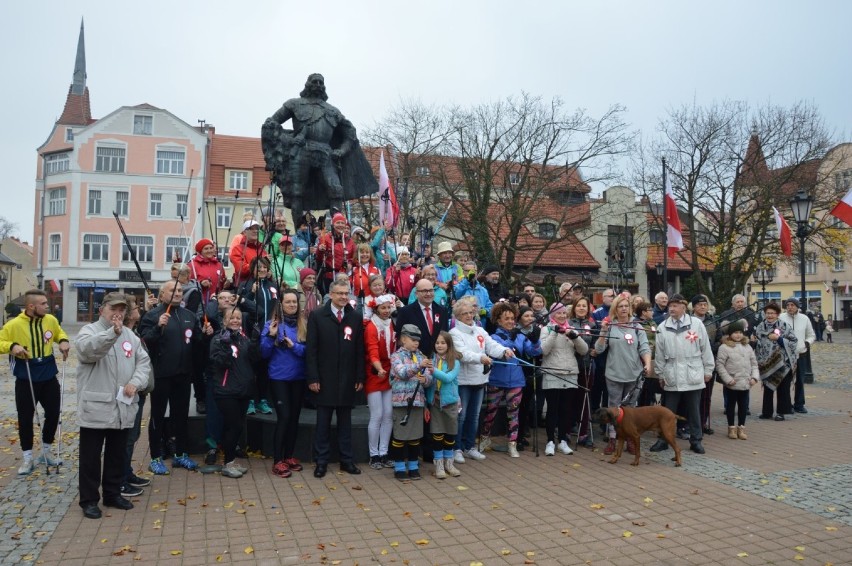 Niepodległościowy marsz nordic walking w Wejherowie [ZDJĘCIA]