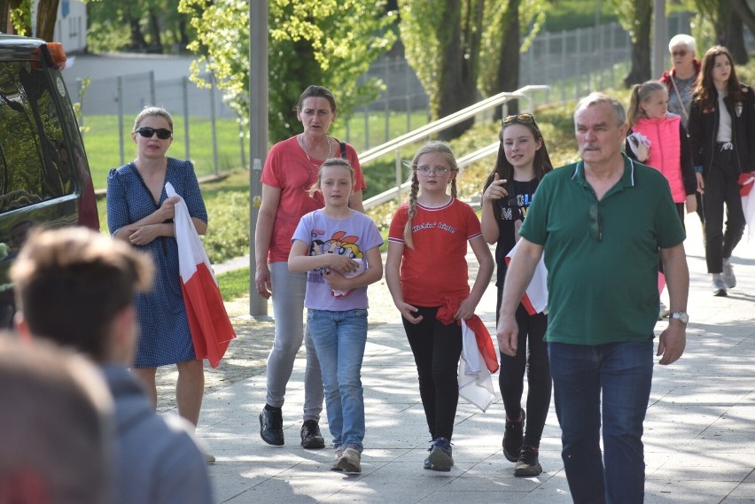 Próba pobicia lokalnego rekordu długości flagi narodowej w...