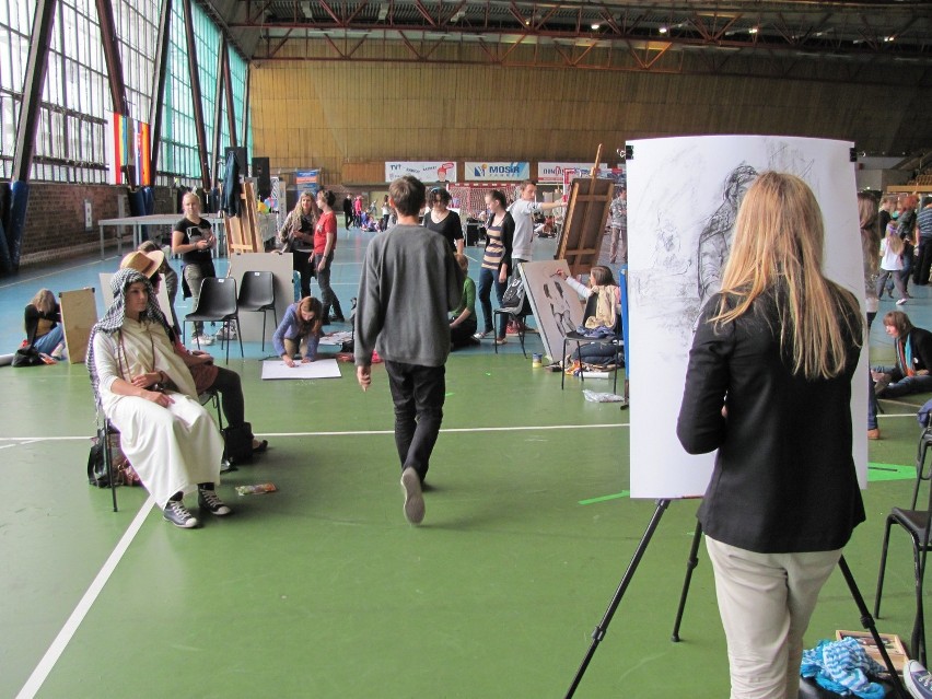 XV Międzynarodowy Festiwal Rysowania w Zabrzu. Zobaczcie co działo się w hali MOSiR-u