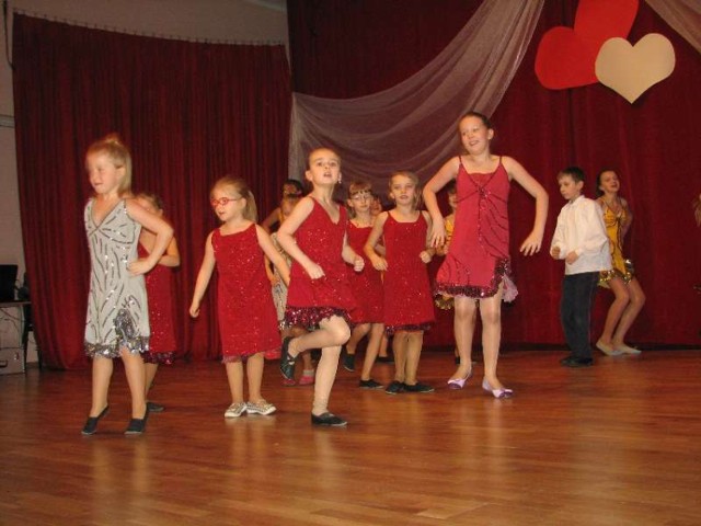 Walentynki w domu kultury w Koziegłowach odbyły się przy pełnej sali.
