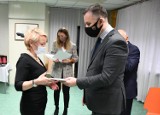 Dzień Pracownika Socjalnego 2021 w Piotrkowie: Prezydent miasta wręczył nagrody ZDJĘCIA