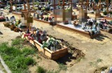 Trwa sprzątanie głogowskiego cmentarza po ulewach. Woda podmyła w sumie ponad 40 mogił