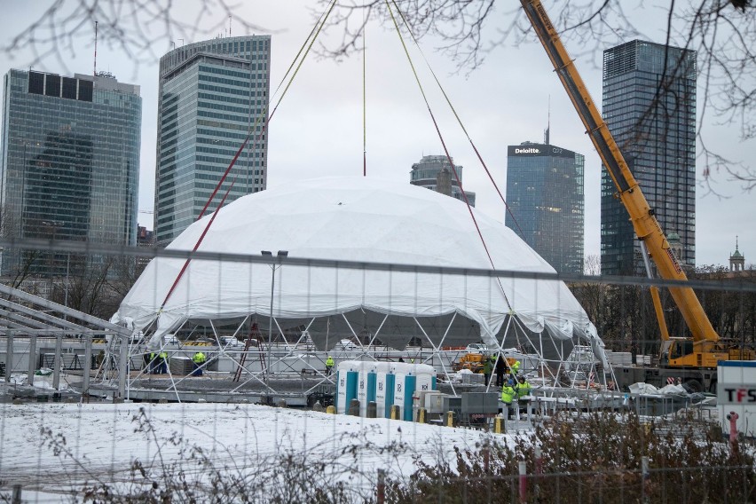 WOŚP 2019 Warszawa. Przed Pałacem Kultury i Nauki powstaje...