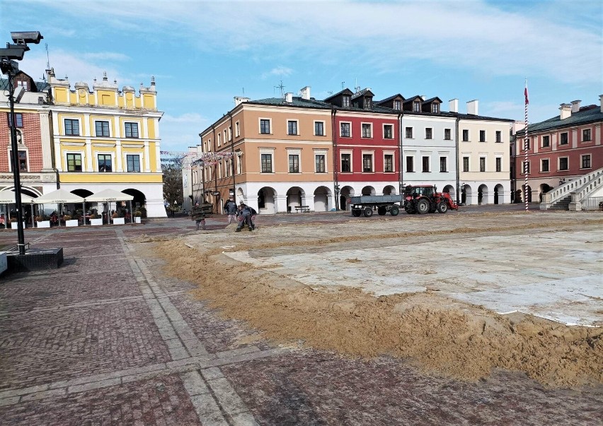 Pożegnanie z zamojskim lodowiskiem na Rynku Wielkim. Do następnej zimy