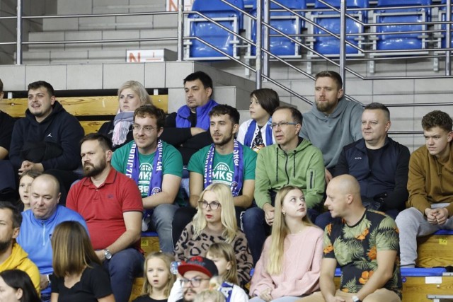 Kibice MKS Dąbrowa Górnicza zobaczyli niezwykły mecz, ale nie mieli po nim powodów do radości.
Zobacz kolejne zdjęcia. Przesuwaj zdjęcia w prawo - naciśnij strzałkę lub przycisk NASTĘPNE