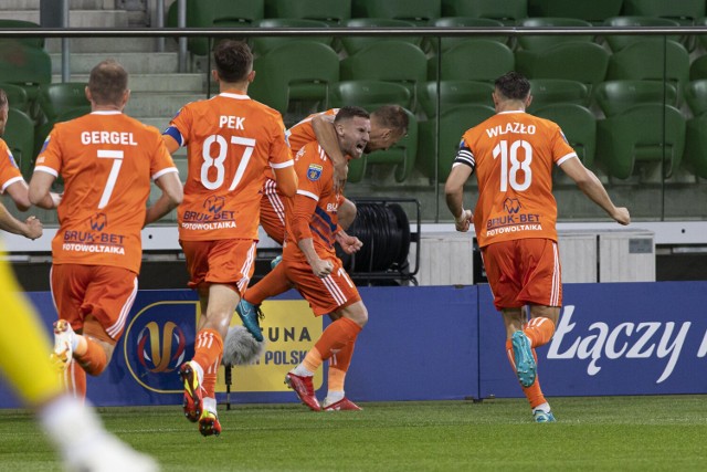 Już dziś 14. kolejkę PKO Ekstraklasy zainaugurują piłkarze Wisły Płock, którzy na Stadionie im. Kazimierza Górskiego zagrają z beniaminkiem Bruk-Betem Termalicą Nieciecza. Początek meczu o 18. Możecie się zapoznać z naszą zapowiedzią tego spotkania.