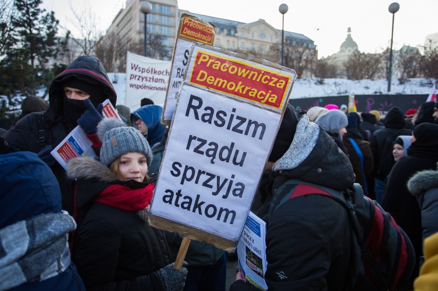 Wiec antyrasistowski w Warszawie. Protestowali przeciwko...