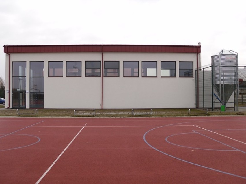 Nowa sala gimnastyczna w gminie Wróblew. Powstała przy Szkole Podstawowej w Charłupi Wielkiej