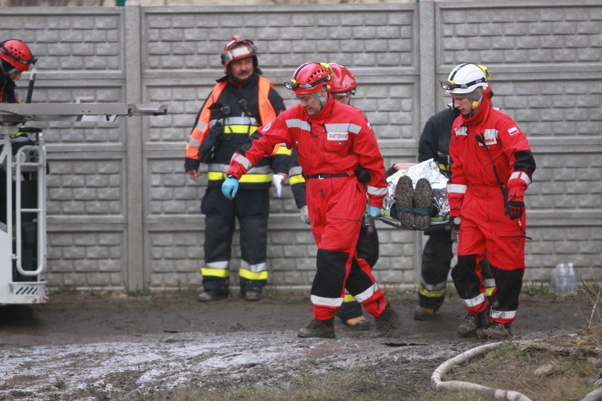 Setki strażaków i ratowników w akcji ZDJĘCIA