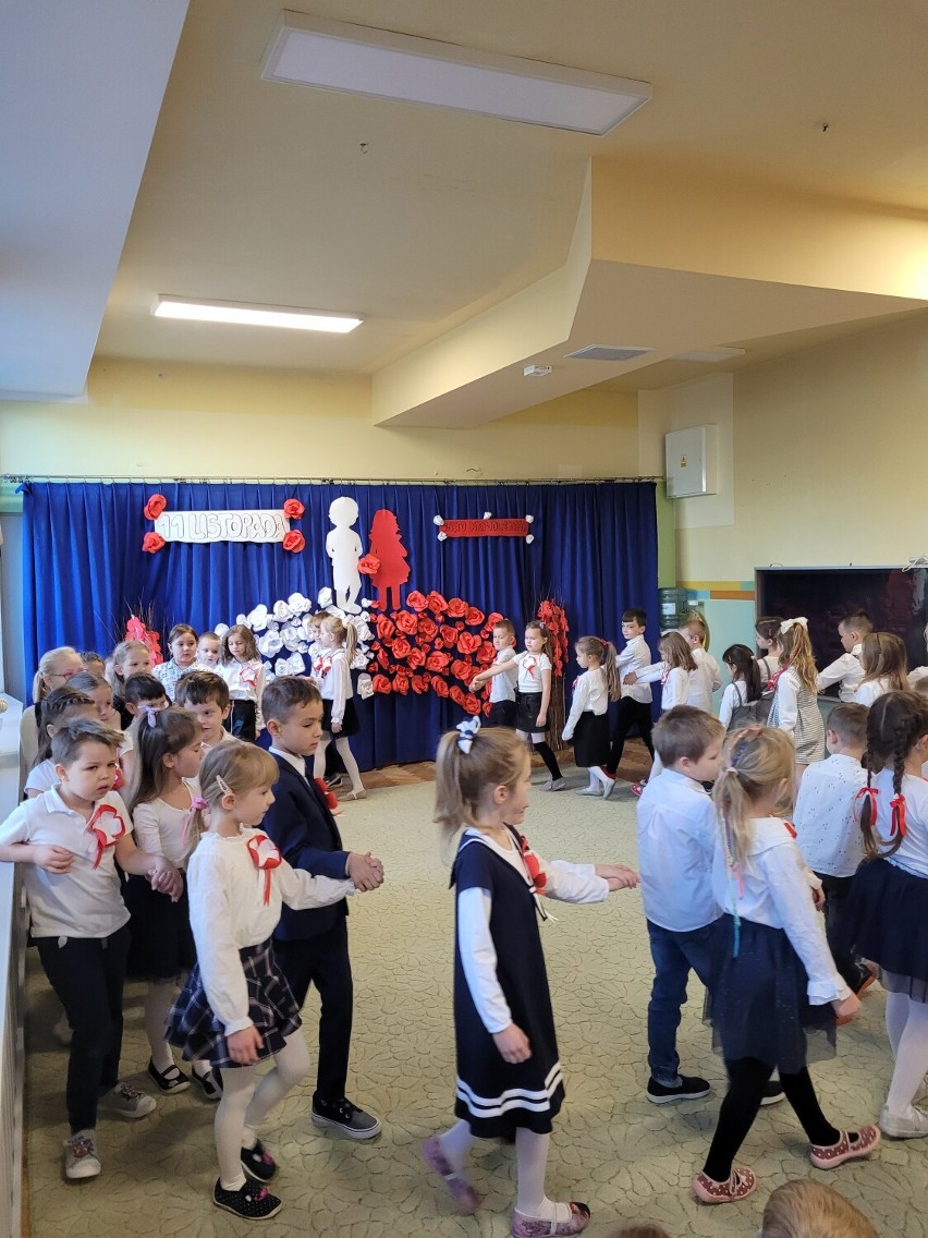 Dzieci z Przedszkola nr 9 w Radomsku uczciły Święto Niepodległości