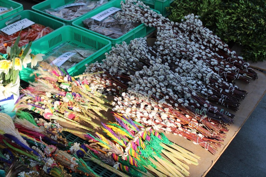 Przedświąteczny ruch na gorlickim Dworzysku. Jakie ceny jajek i chrzanu u rolników?