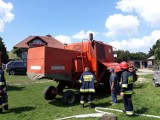 Zapalił się kombajn w Pieskach. Rolnikowi udało się zapanować nad pożarem ZDJĘCIA