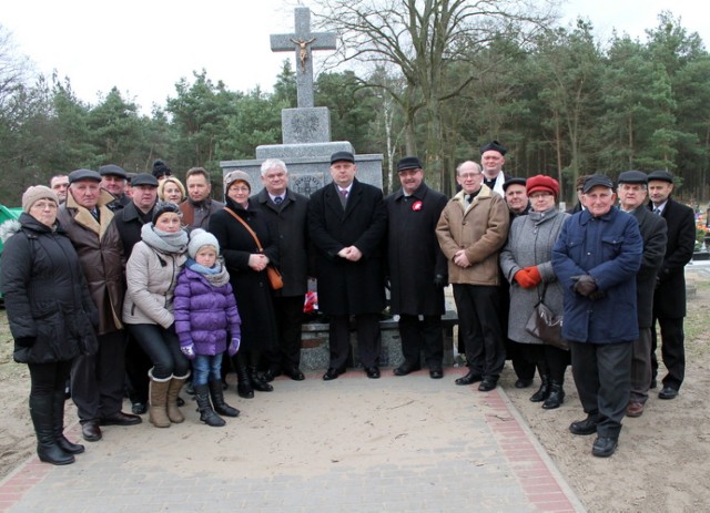 Mieszkańcy Kębłowa uczcili pamięć uczestników Powstania Wielkopolskiego pod pomnikiem pamięci tych co walczyli o wolną ojczyznę.