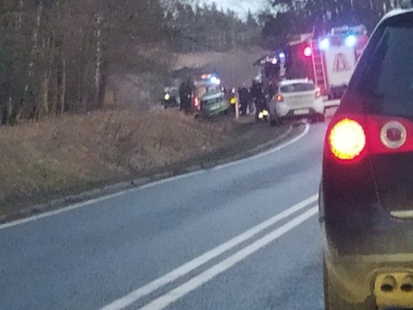 Poważny wypadek na DK11 koło Szczecinka. Wypadek z udziałem trzech aut [zdjęcia]