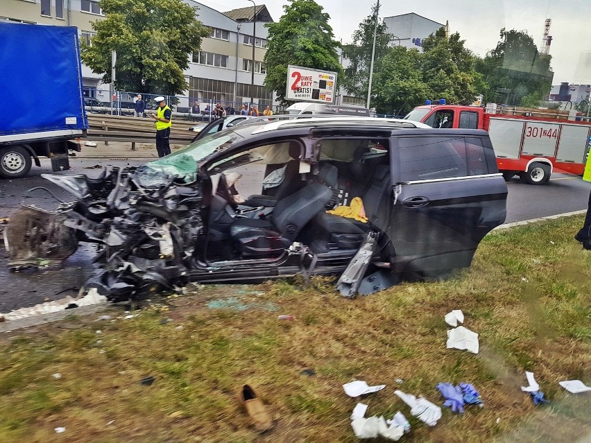 Wypadek na Gdańskiej. Wideo z wypadku: wjechał samochodem w ciężarówkę! [WIDEO] 