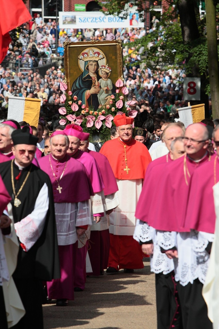 Piekarska pielgrzymka mężczyzn 2015. Tysiące ludzi [ZDJĘCIA]