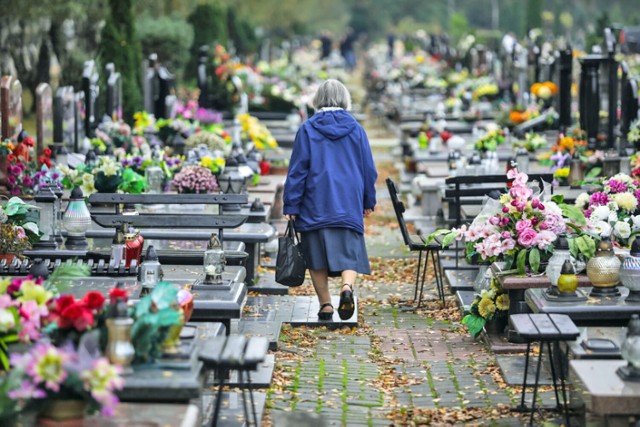 W dzień Wszystkich Świętych, autobusy MZK Jastrzębie pojadą według specjalnych rozkładów jazdy