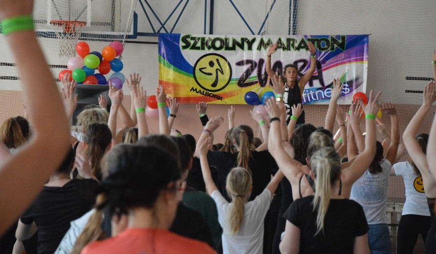 Malbork. IV Szkolny Maraton Zumby Fitness [ZDJĘCIA]. Duże zainteresowanie, spory wysiłek, świetna zabawa 